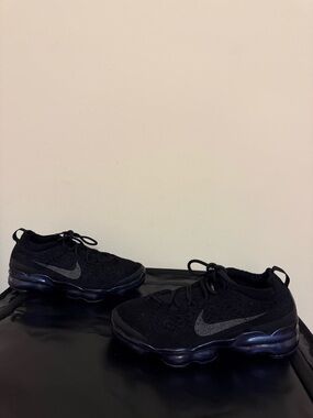 Boys Nike Vapormax BLACK IRIDESCENT Size 6.5y